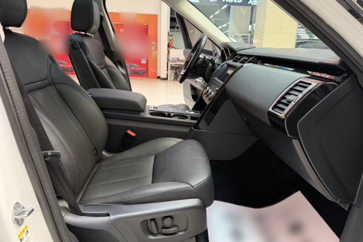 Used Land Rover Discovery 2019 3.0 SC V6 SE Interior 9