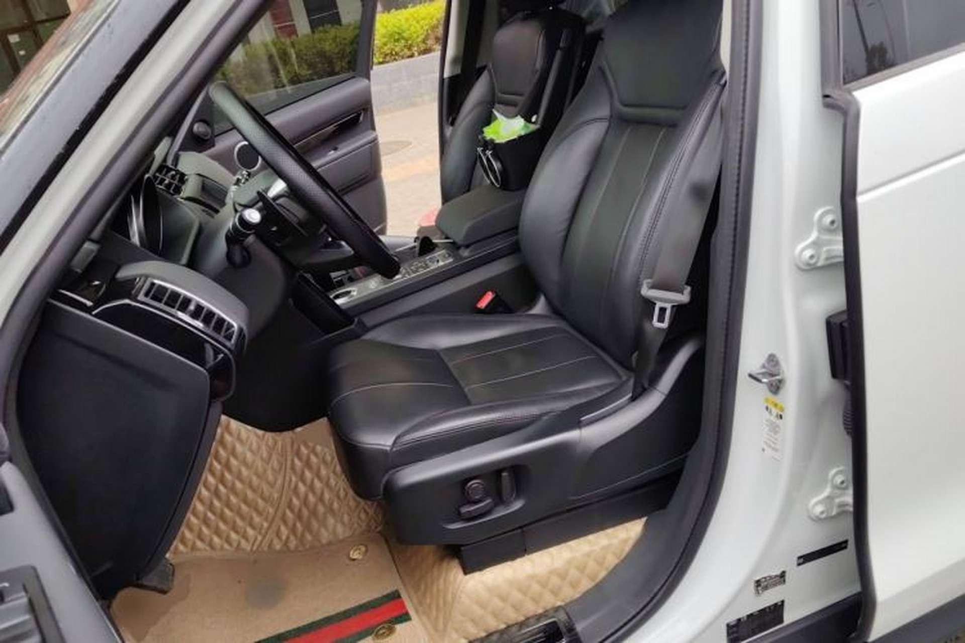 Used Land Rover Discovery 2019 3.0 SC V6 SE Left Front Seat