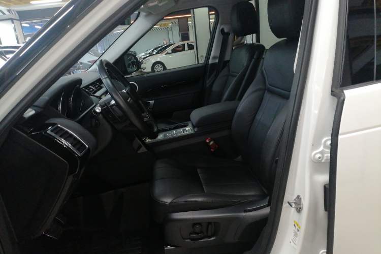 Used Land Rover Discovery 2019 3.0 SC V6 SE Left Front Seat