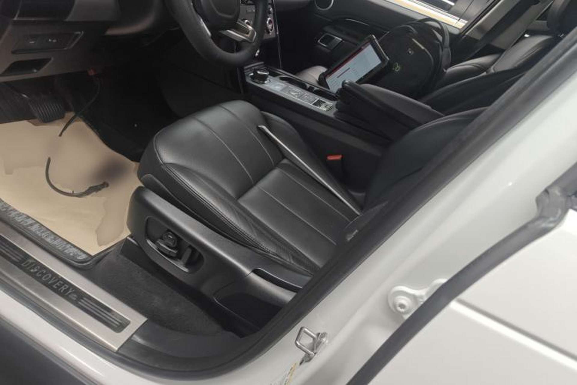Used Land Rover Discovery 2019 3.0 SC V6 SE Left Front Seat