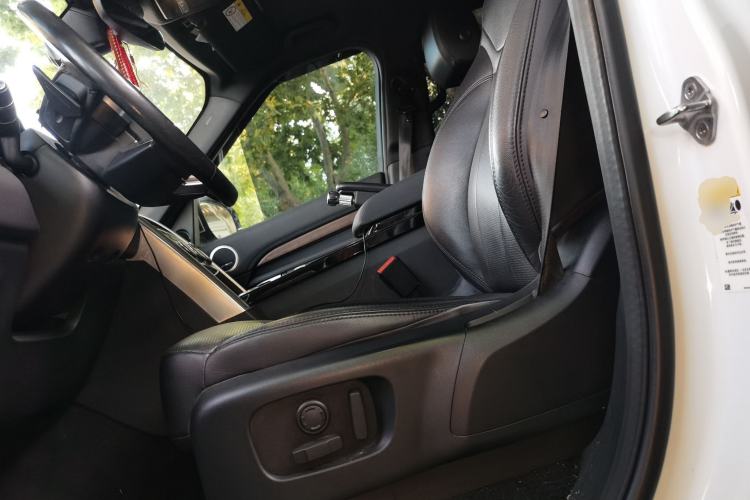 Used Land Rover Discovery 2019 3.0 SC V6 HSE Left Front Seat