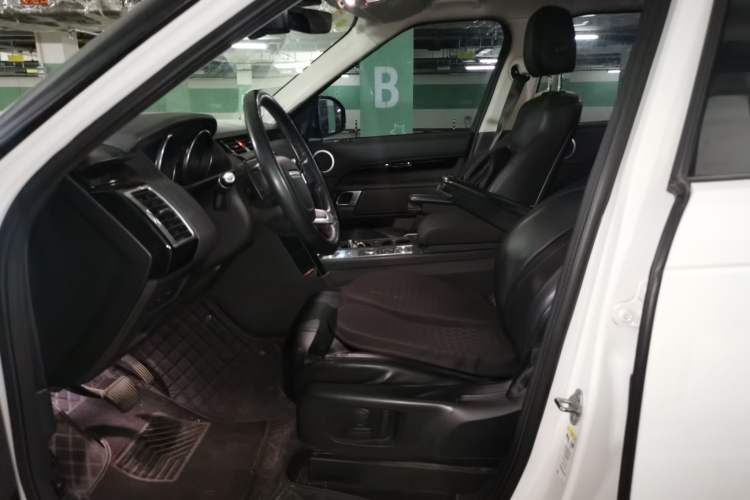 Used Land Rover Discovery 2019 3.0 SC V6 SE Left Front Seat