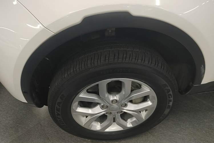Used Land Rover Discovery 2019 3.0 SC V6 SE Left Front Wheel Hub