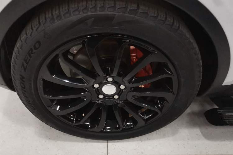 Used Land Rover Discovery 2019 3.0 SC V6 SE Left Front Wheel Hub