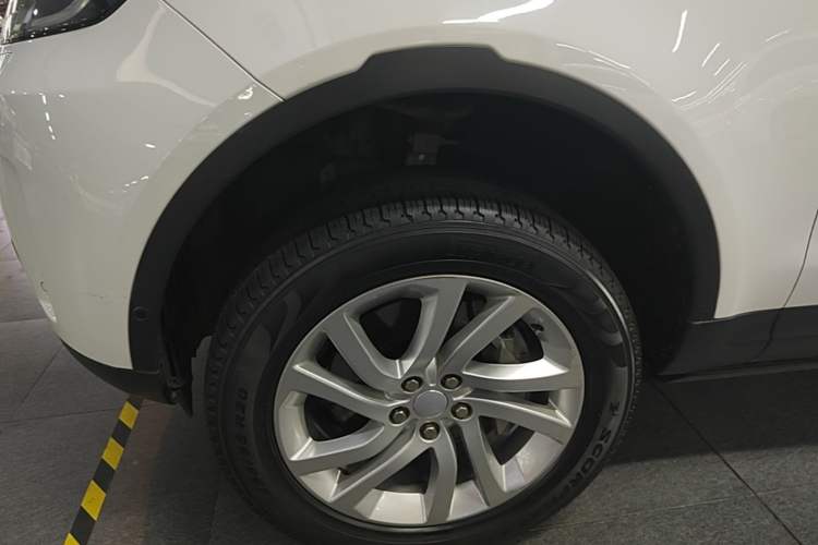 Used Land Rover Discovery 2019 3.0 SC V6 HSE Left Front Wheel Hub