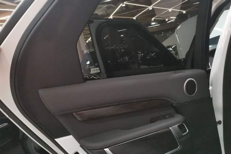 Used Land Rover Discovery 2019 3.0 SC V6 SE Left Rear Door Interior