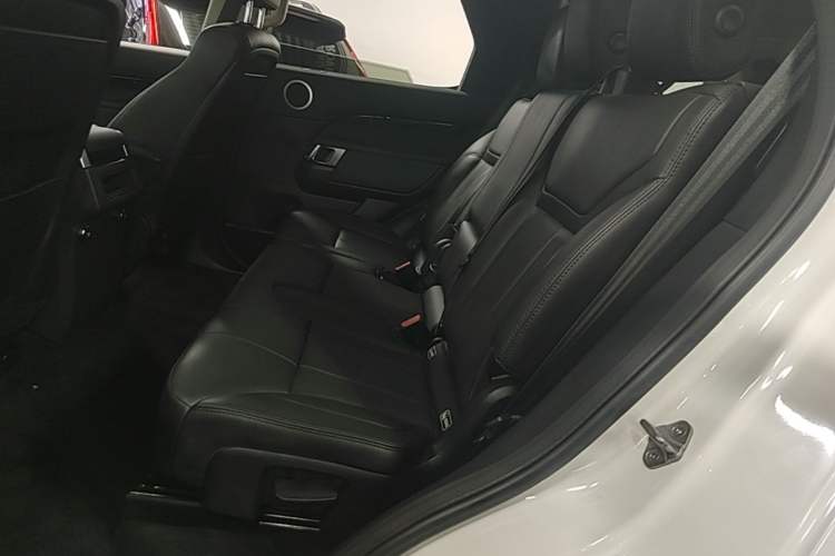 Used Land Rover Discovery 2019 3.0 SC V6 SE Left Rear Seat