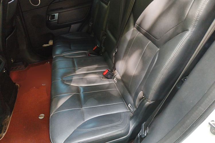 Used Land Rover Discovery 2019 2.0T SE Left Rear Seat
