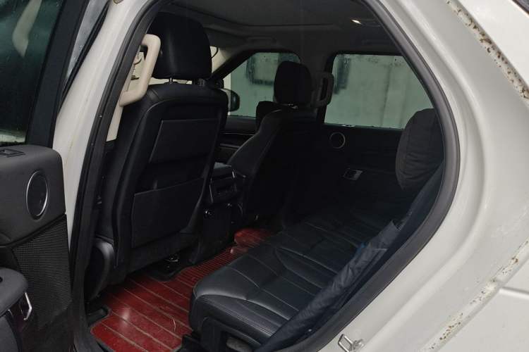 Used Land Rover Discovery 2019 3.0 SC V6 SE Left Rear Seat