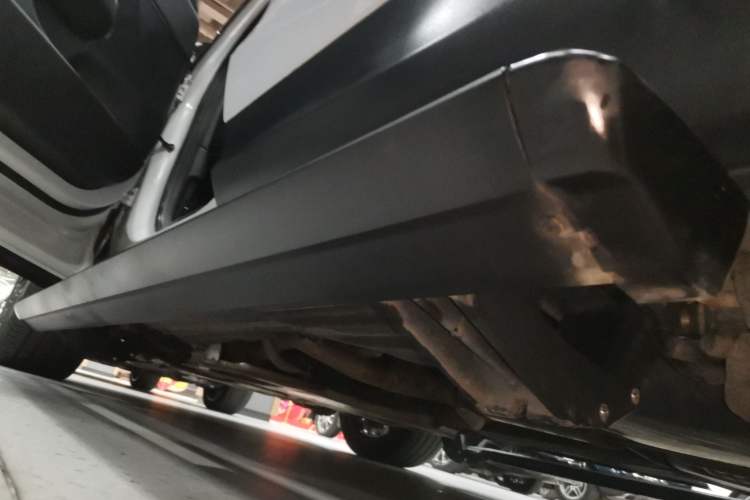 Used Land Rover Discovery 2019 3.0 SC V6 SE Left Side Sill