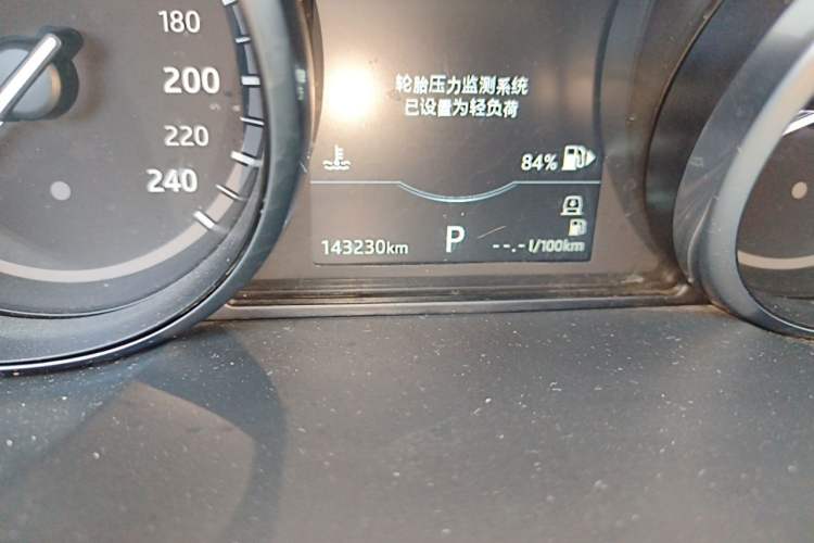 Used Land Rover Discovery 2019 3.0 SC V6 SE Odometer Close Up