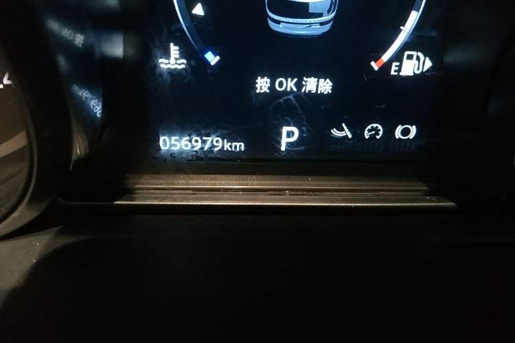 Used Land Rover Discovery 2019 3.0 SC V6 SE Odometer Close Up