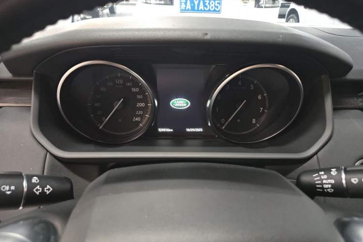 Used Land Rover Discovery 2019 3.0 SC V6 SE Odometer Close Up