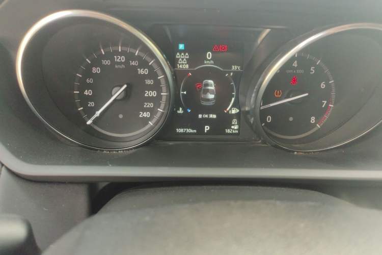 Used Land Rover Discovery 2019 3.0 SC V6 SE Odometer Close Up
