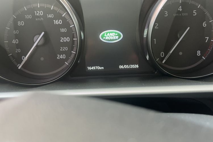 Used Land Rover Discovery 2019 3.0 SC V6 SE Odometer Close Up