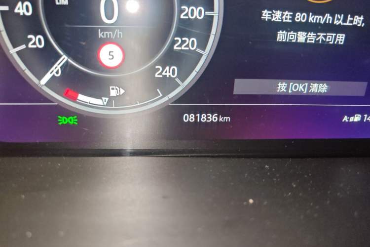 Used Land Rover Discovery 2019 2.0T HSE Odometer Close Up