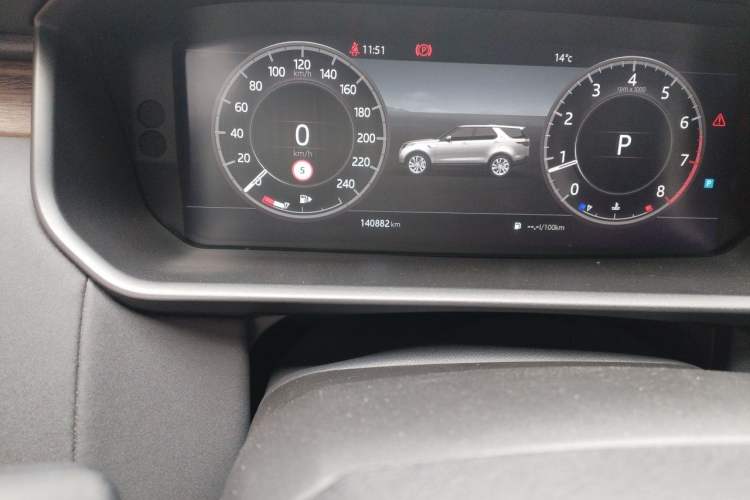 Used Land Rover Discovery 2019 3.0 SC V6 HSE Odometer Close Up