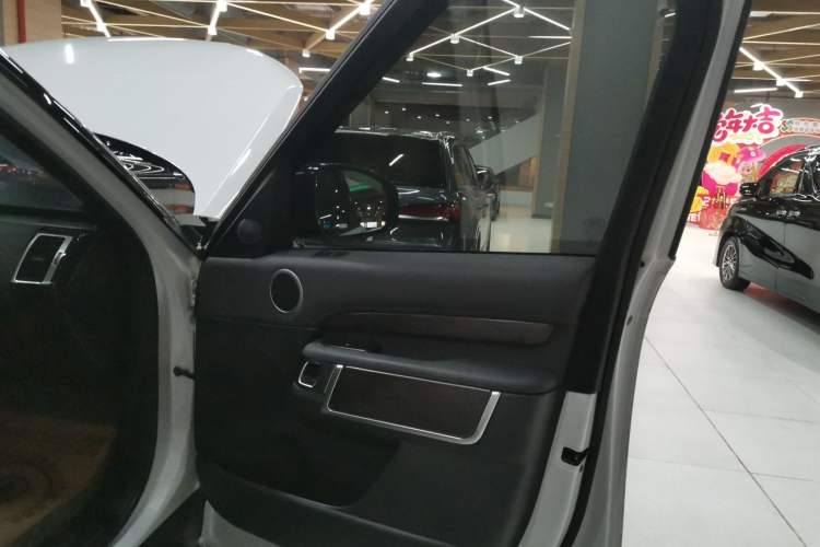 Used Land Rover Discovery 2019 3.0 SC V6 SE Right Front Door Interior