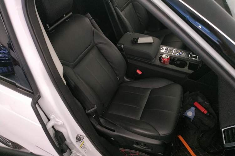 Used Land Rover Discovery 2019 3.0 SC V6 SE Right Front Seat