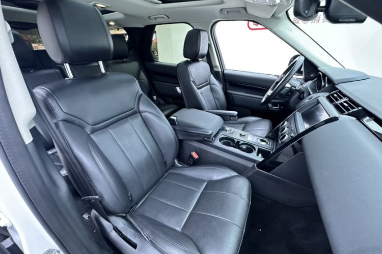 Used Land Rover Discovery 2019 3.0 SC V6 SE Right Front Seat