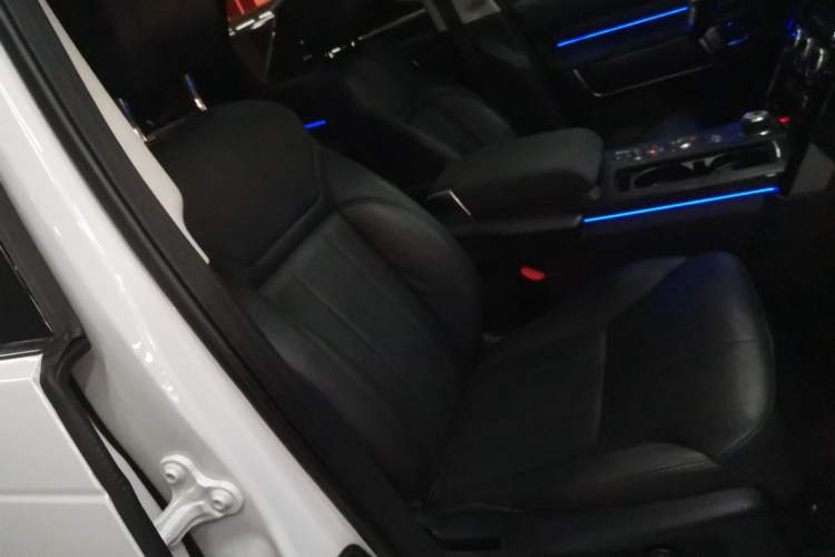 Used Land Rover Discovery 2019 3.0 SC V6 SE Right Front Seat