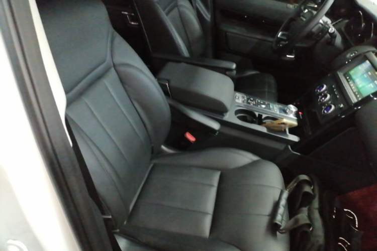 Used Land Rover Discovery 2019 3.0 SC V6 SE Right Front Seat