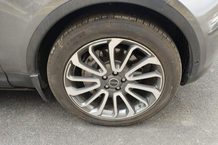 Used Land Rover Discovery 2019 3.0 SC V6 HSE Right Front Wheel Hub