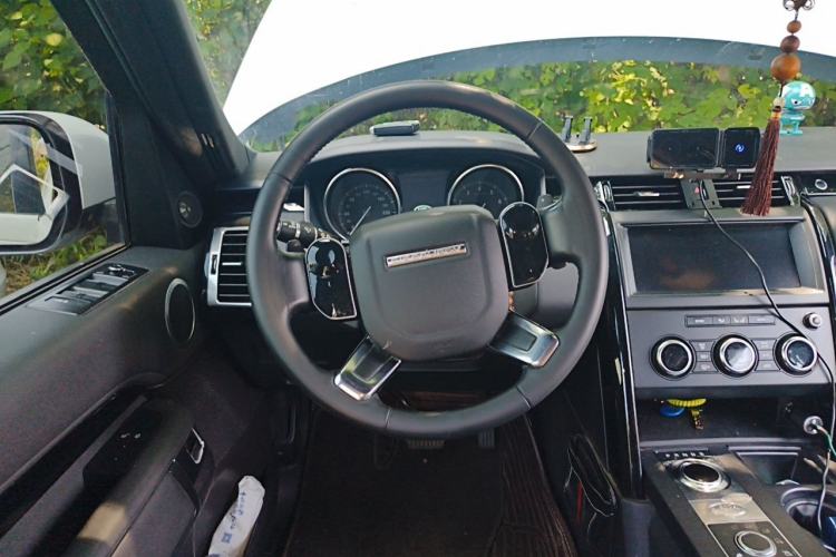 Used Land Rover Discovery 2019 3.0 SC V6 SE Steering Wheel