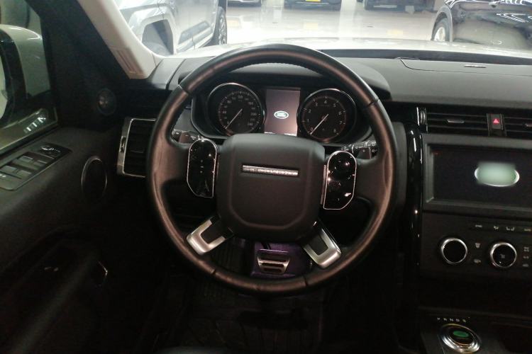 Used Land Rover Discovery 2019 3.0 SC V6 SE Steering Wheel