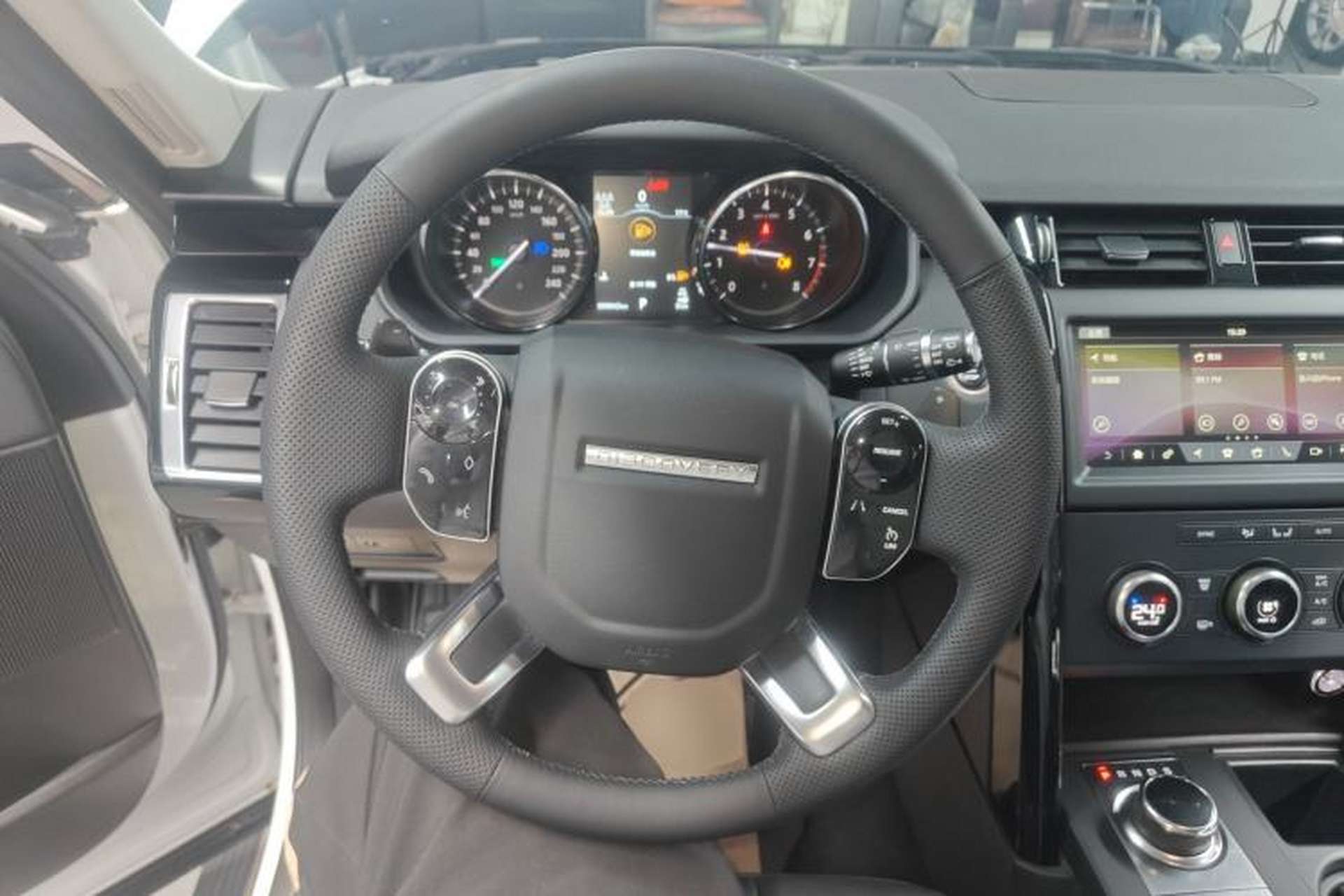 Used Land Rover Discovery 2019 3.0 SC V6 SE Steering Wheel