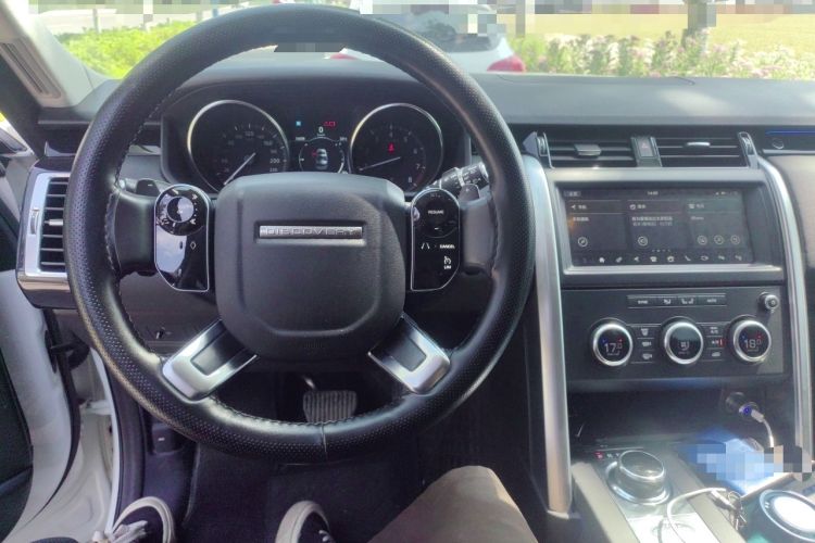 Used Land Rover Discovery 2019 3.0 SC V6 SE Steering Wheel