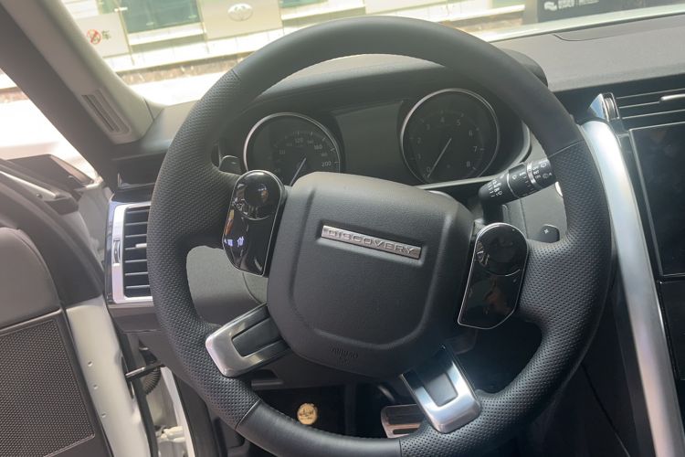 Used Land Rover Discovery 2019 3.0 SC V6 SE Steering Wheel