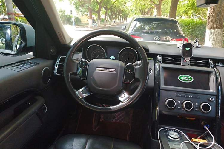 Used Land Rover Discovery 2019 2.0T SE Steering Wheel