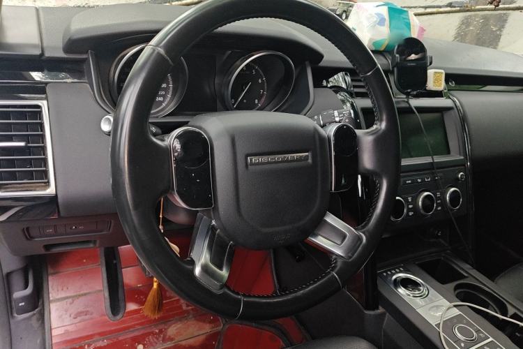Used Land Rover Discovery 2019 3.0 SC V6 SE Steering Wheel