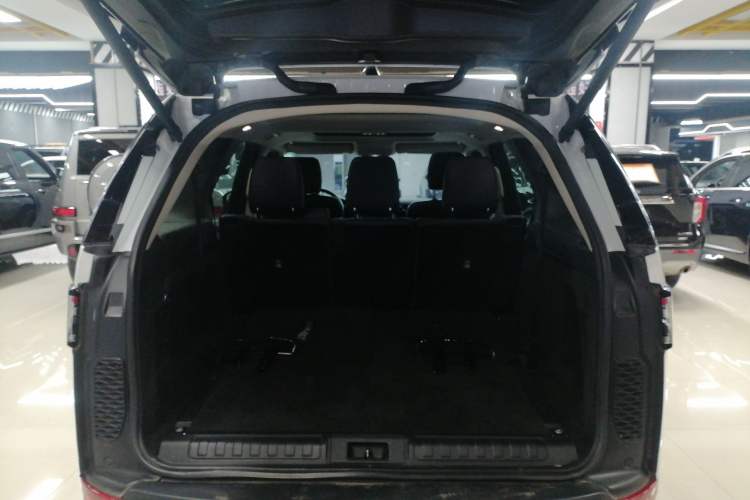 Used Land Rover Discovery 2019 3.0 SC V6 SE Trunk