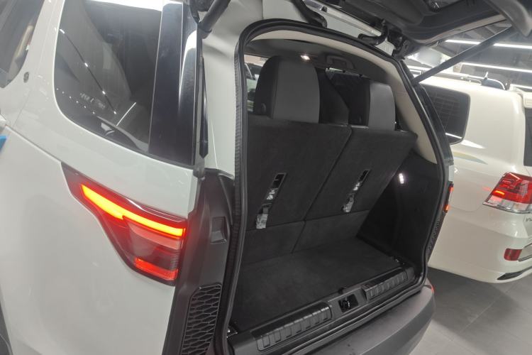 Used Land Rover Discovery 2019 3.0 SC V6 SE Trunk