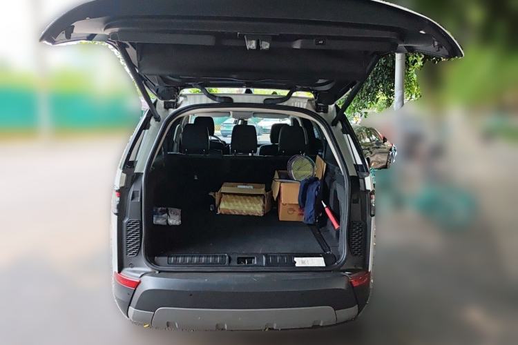 Used Land Rover Discovery 2019 3.0 SC V6 SE Trunk
