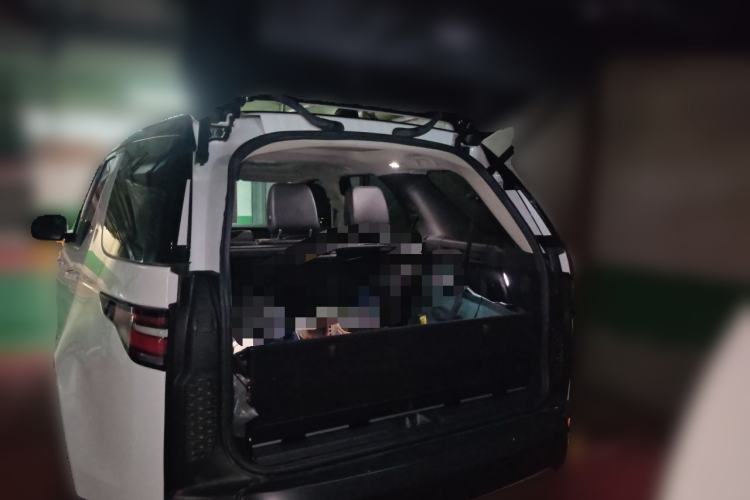 Used Land Rover Discovery 2019 2.0T HSE Trunk