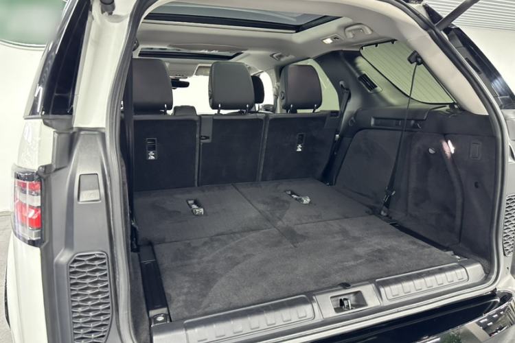 Used Land Rover Discovery 2019 3.0 SC V6 SE Trunk