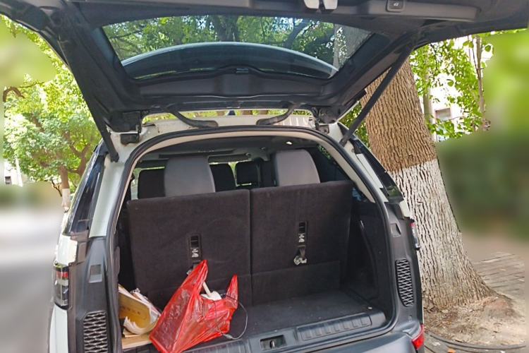 Used Land Rover Discovery 2019 2.0T SE Trunk