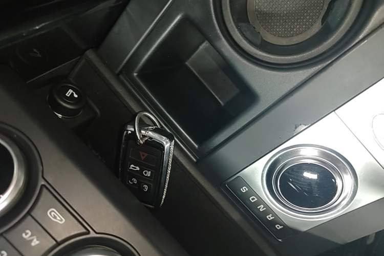 Used Land Rover Discovery 2019 3.0 SC V6 SE Vehicle Key
