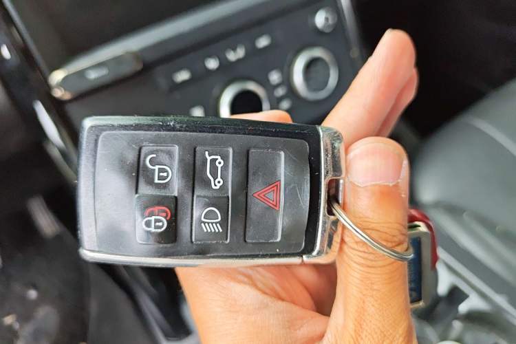 Used Land Rover Discovery 2019 3.0 SC V6 SE Vehicle Key