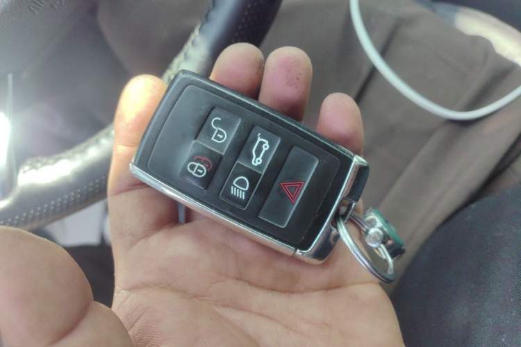 Used Land Rover Discovery 2019 3.0 SC V6 SE Vehicle Key