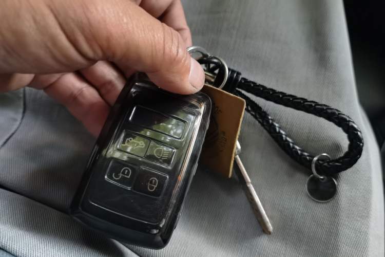 Used Land Rover Discovery 2019 3.0 SC V6 HSE Vehicle Key