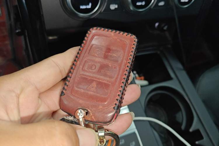 Used Land Rover Discovery 2019 3.0 SC V6 SE Vehicle Key