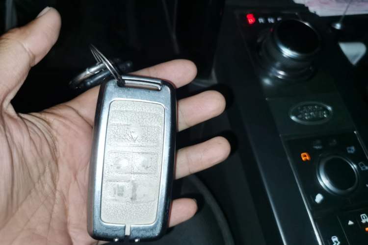 Used Land Rover Discovery 2019 3.0 SC V6 SE Vehicle Key