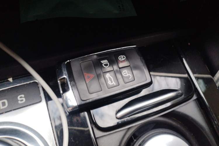 Used Land Rover Discovery 2019 3.0 SC V6 HSE Vehicle Key