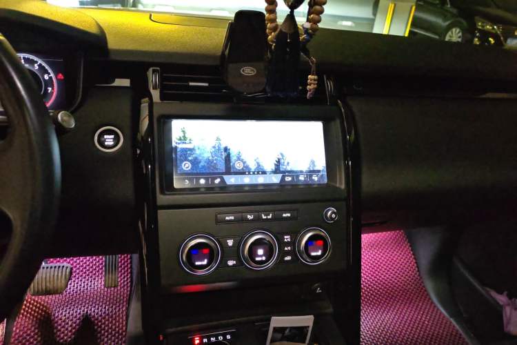 Used Land Rover Discovery 2020 3.0 SC V6 SE Audio And AC Panel
