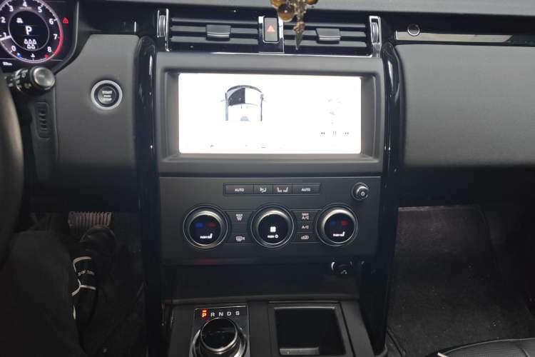 Used Land Rover Discovery 2020 3.0 SC V6 SE Audio And AC Panel
