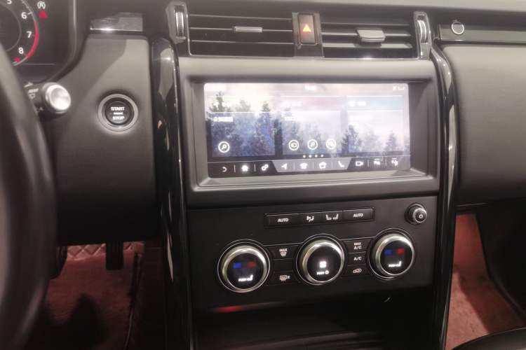 Used Land Rover Discovery 2020 2.0T SE Audio And AC Panel